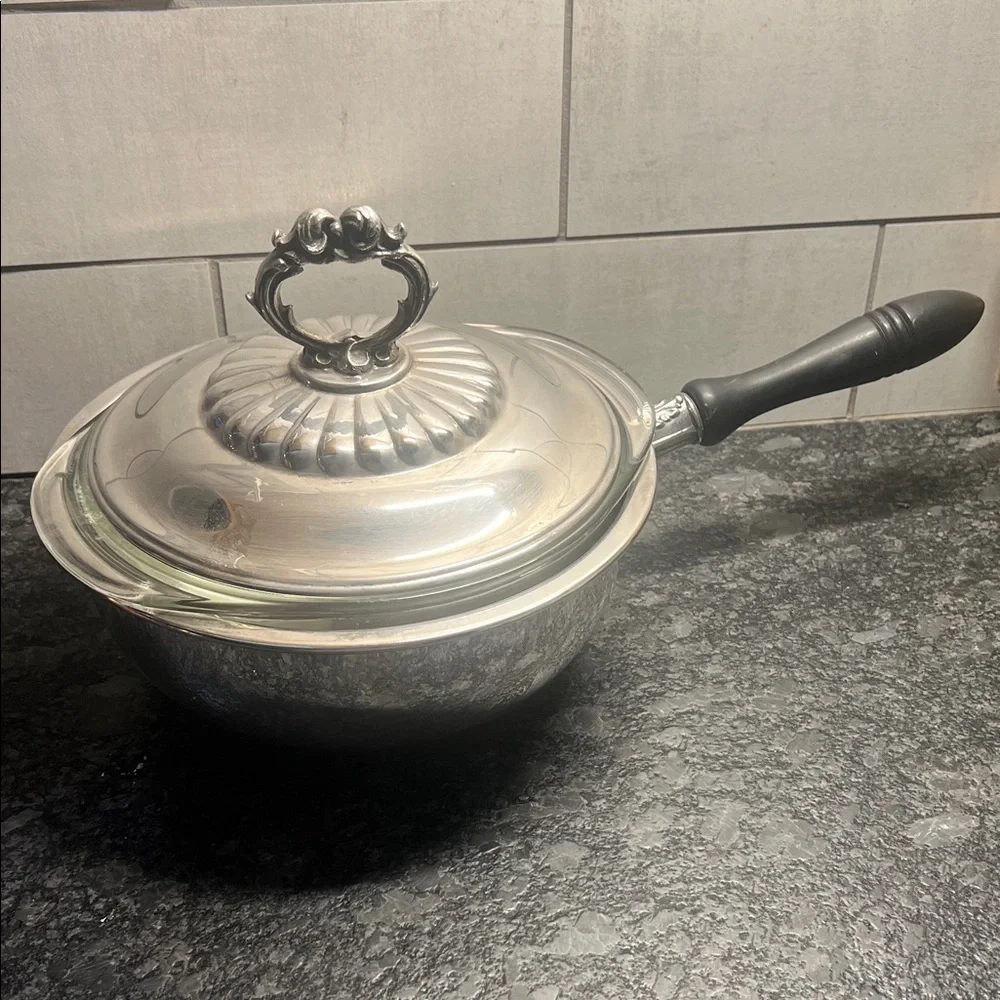 Silver serving dish with clear Pyrex bowl insert with Lid. Exc condition